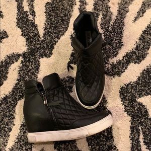 Women’s wedge sneakers